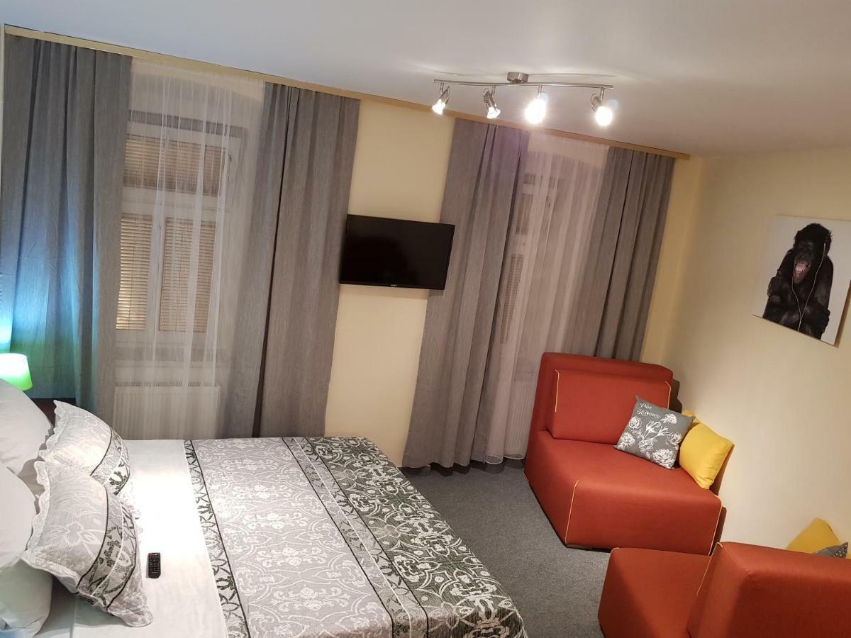 Elg Rooms ポストイナ エクステリア 写真