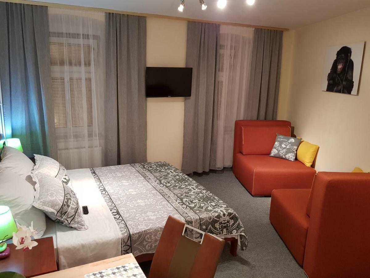 Elg Rooms ポストイナ エクステリア 写真