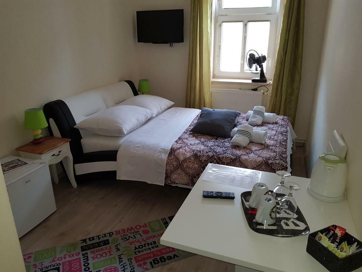 Elg Rooms ポストイナ エクステリア 写真