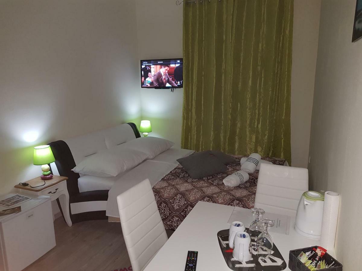 Elg Rooms ポストイナ エクステリア 写真