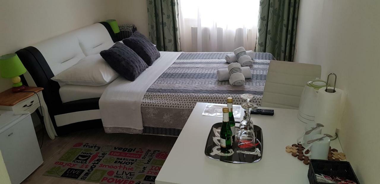 Elg Rooms ポストイナ エクステリア 写真