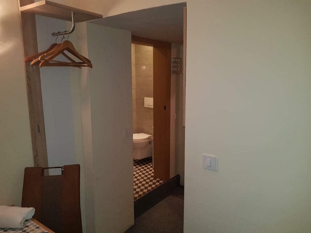 Elg Rooms ポストイナ エクステリア 写真