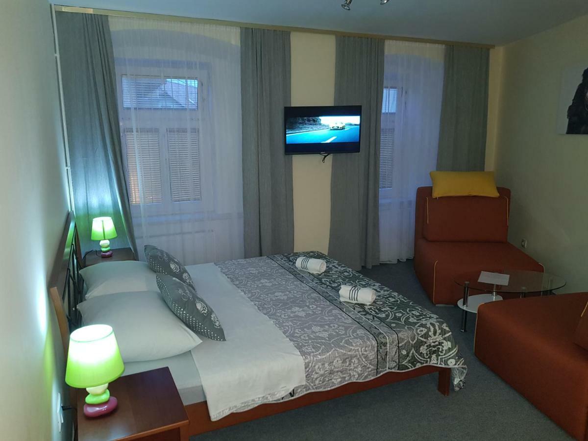 Elg Rooms ポストイナ エクステリア 写真